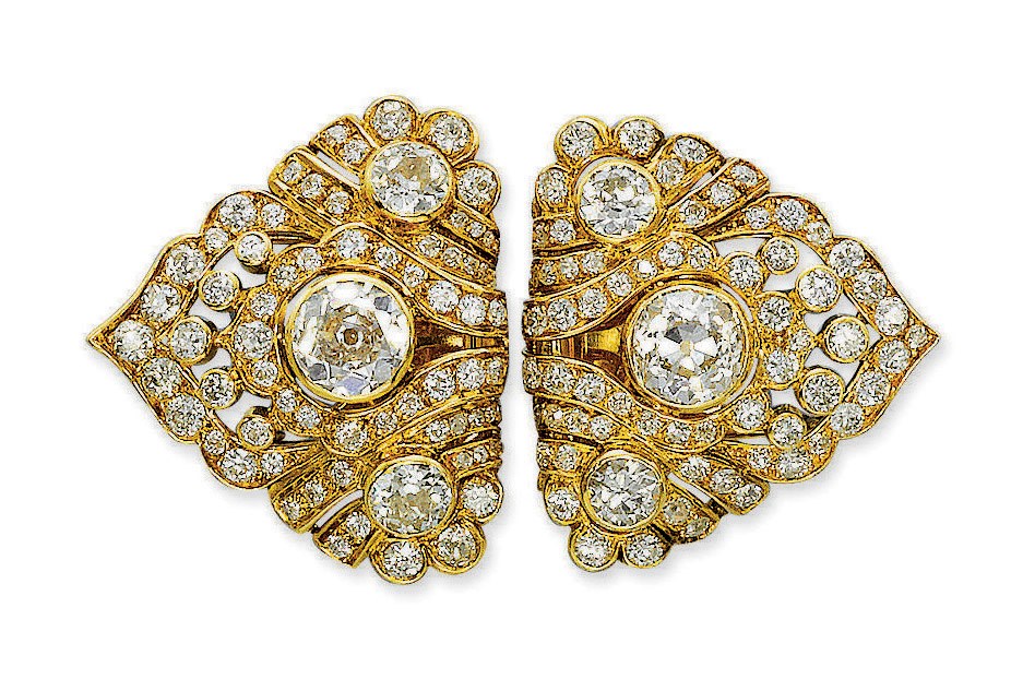 A PAIR OF DIAMOND CLIP BROOCHES, BY VAN CLEEF & ARPELS