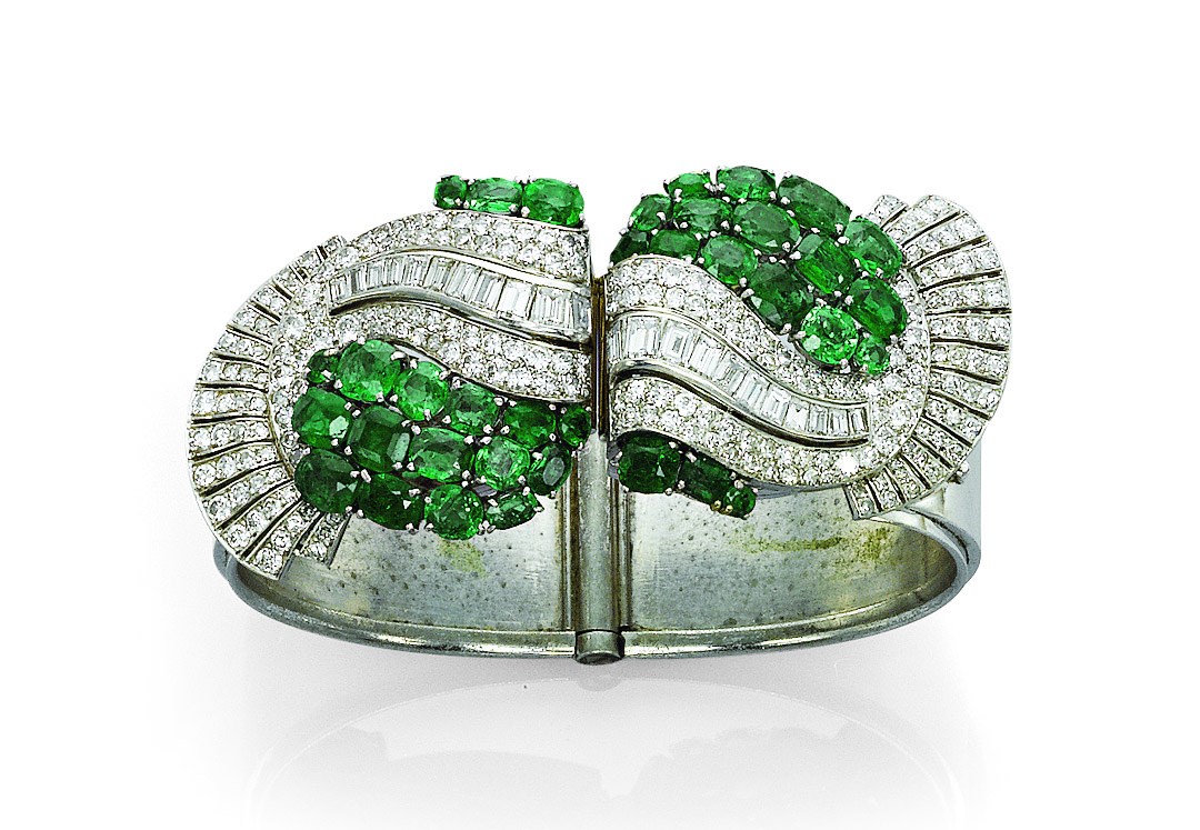 AN ART DECO EMERALD AND DIAMOND BANGLE