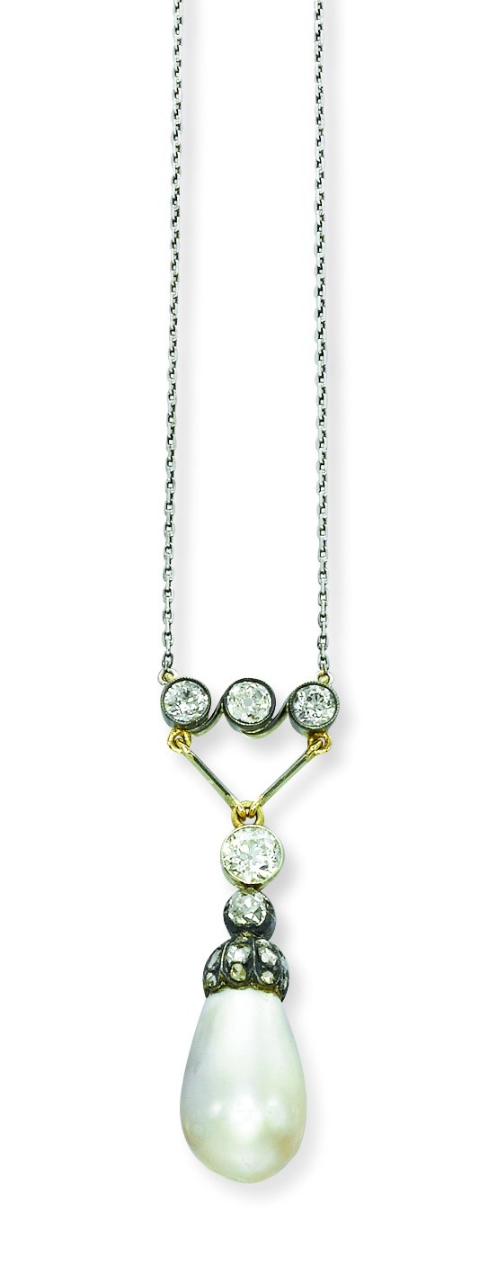 A PEARL AND DIAMOND PENDENT NECKLACE