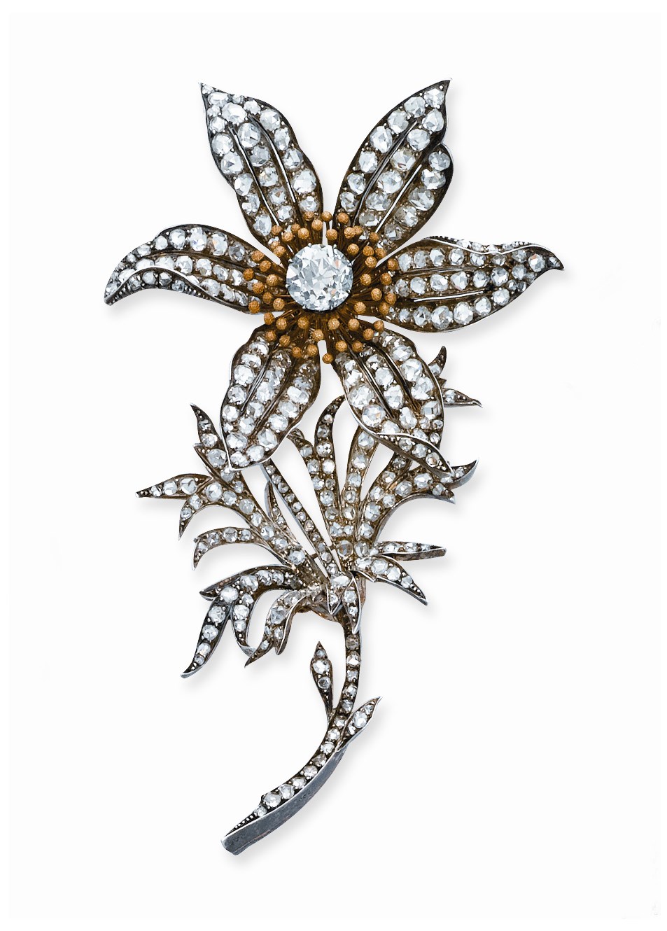 AN ANTIQUE DIAMOND FLOWER BROOCH