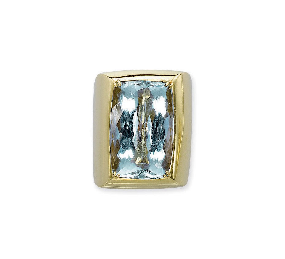 AN AQUAMARINE COCKTAIL RING