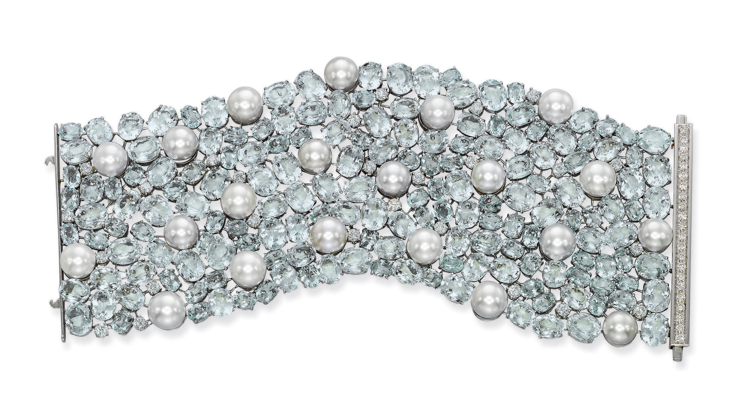 AN AQUAMARINE, CULTURED PEARL AND DIAMOND BRACELET