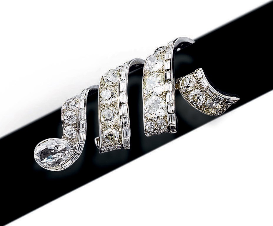 AN ART DECO DIAMOND CLIP, BY CHAUMET