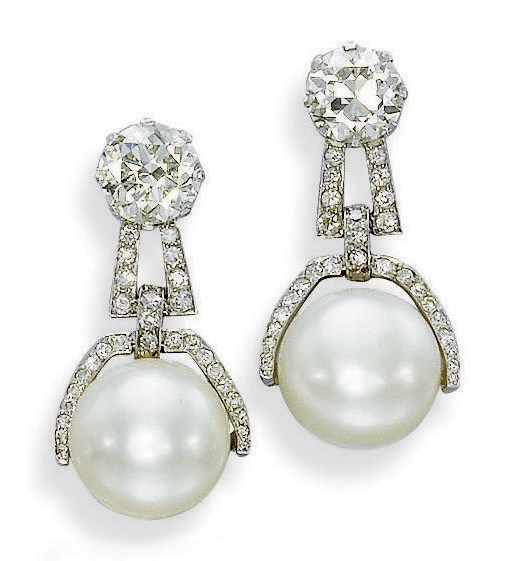 A PAIR OF ELEGANT ART DECO PEARL AND DIAMOND EARRINGS