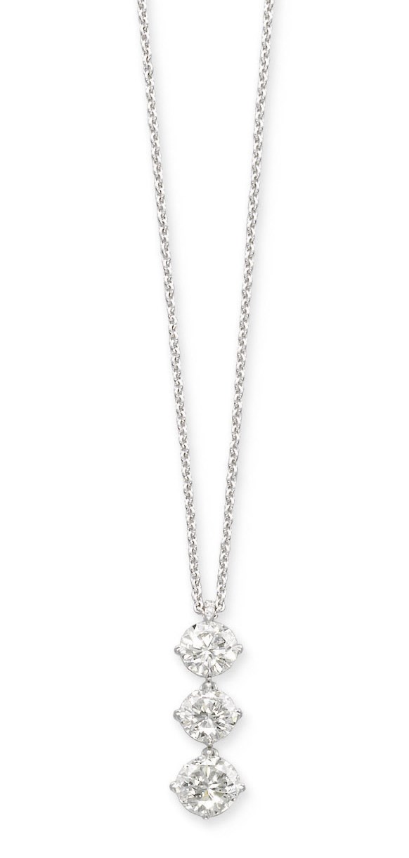 A DIAMOND PENDENT NECKLACE