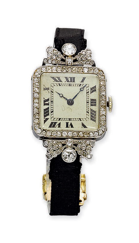 AN ART DECO DIAMOND WRISTWATCH