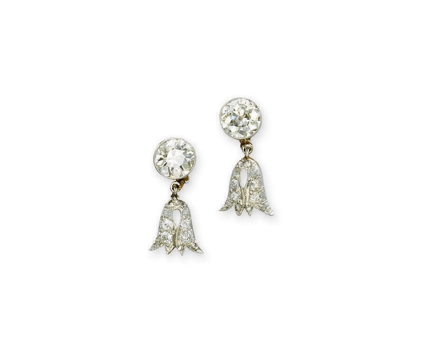 A PAIR OF DIAMOND EAR STUDS