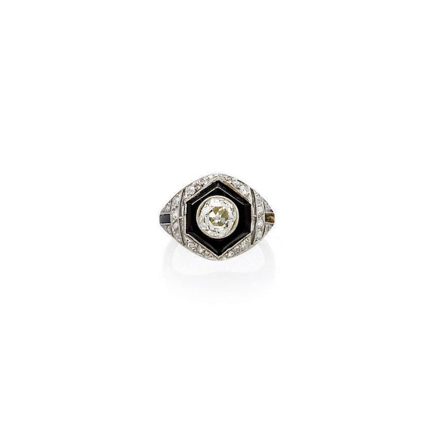 AN ART DECO ONYX AND DIAMOND RING