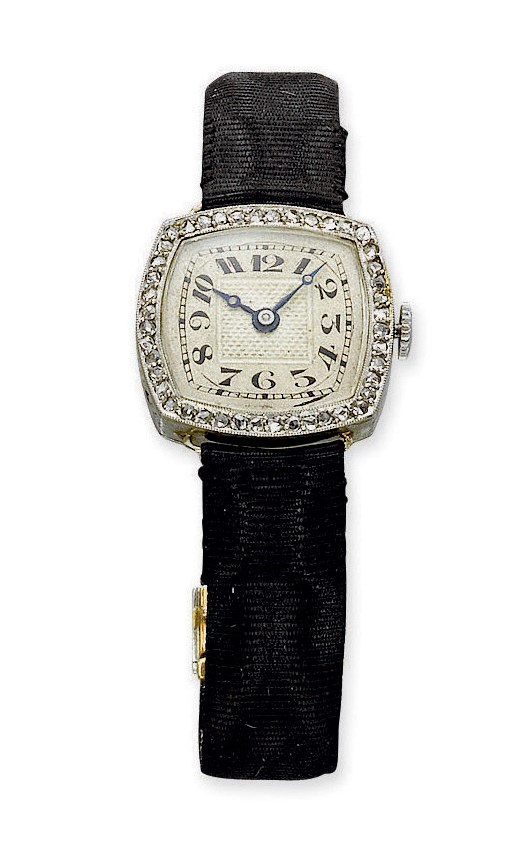 AN ART DECO DIAMOND WRISTWATCH