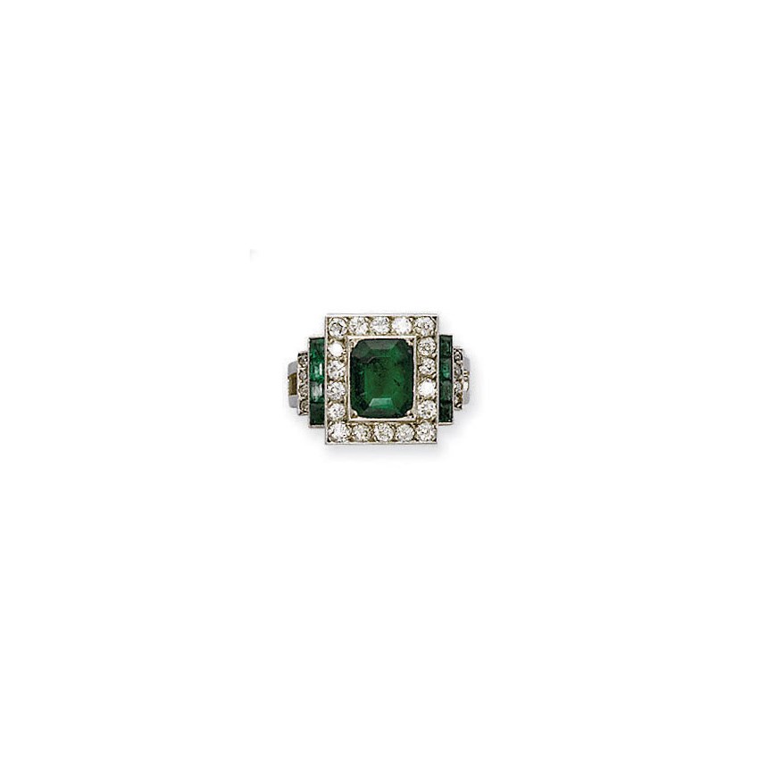 AN ART DECO EMERALD AND DIAMOND RING