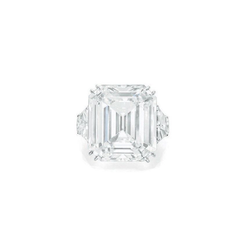 A MAGNIFICENT DIAMOND RING