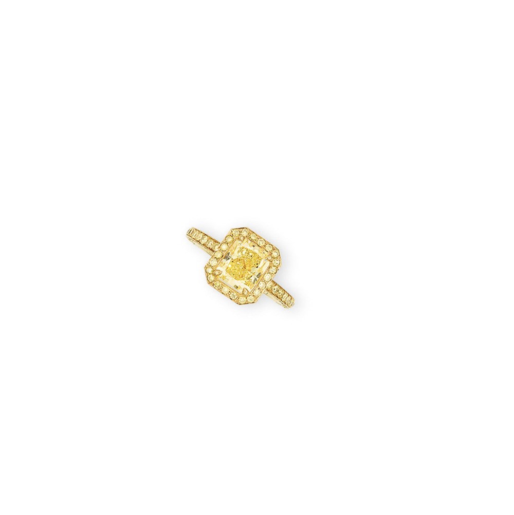A COLOURED DIAMOND RING