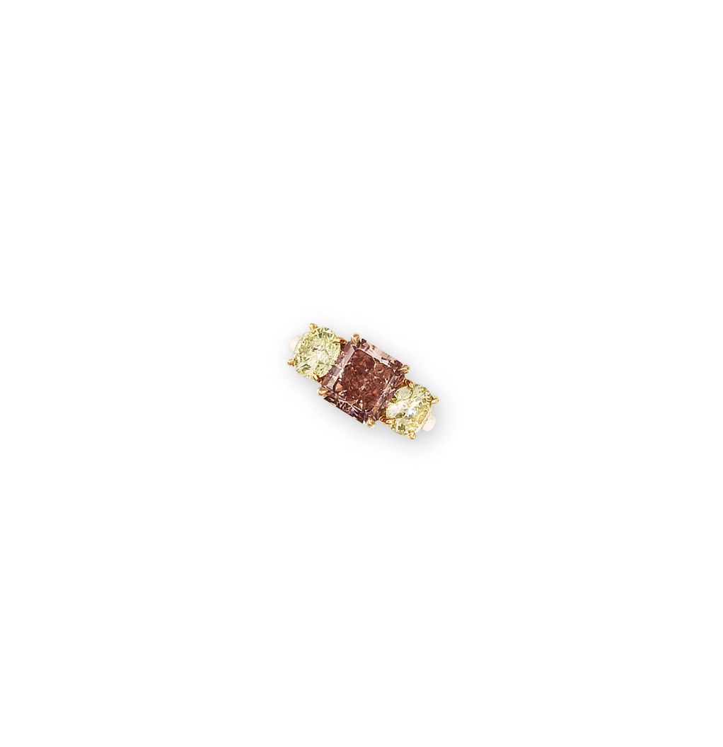 A COLOURED DIAMOND RING