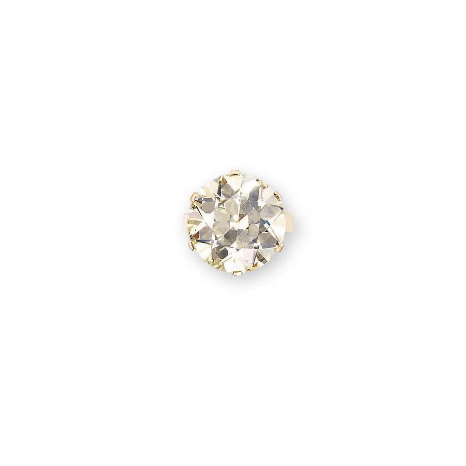 A COLOURED DIAMOND RING