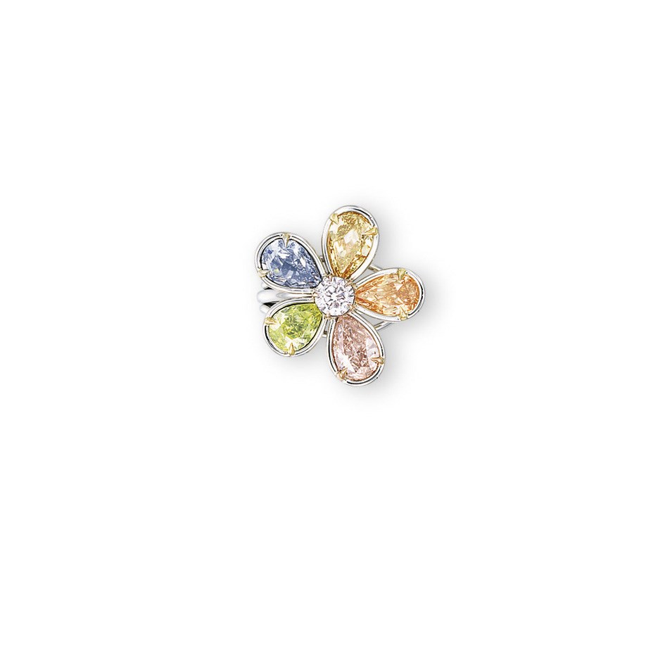 A COLOURED DIAMOND RING