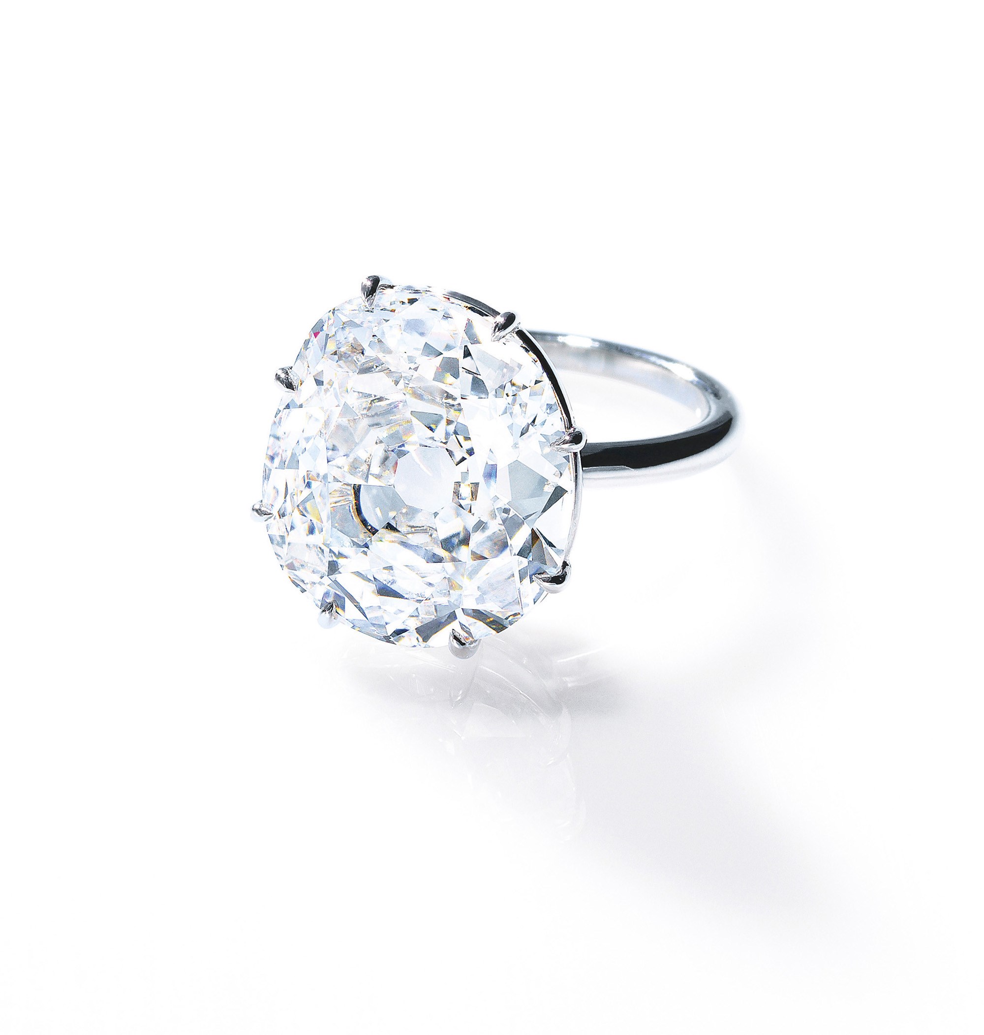 AN IMPRESSIVE DIAMOND RING
