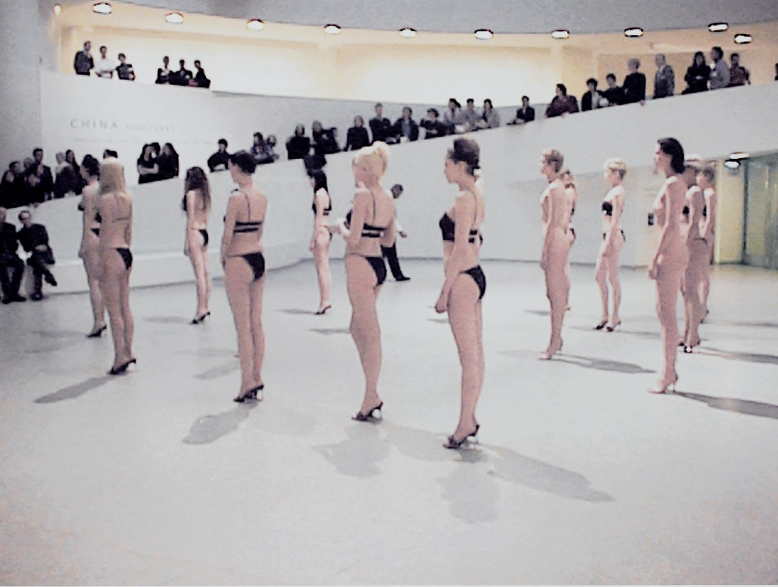 Vanessa Beecroft (N. 1969)