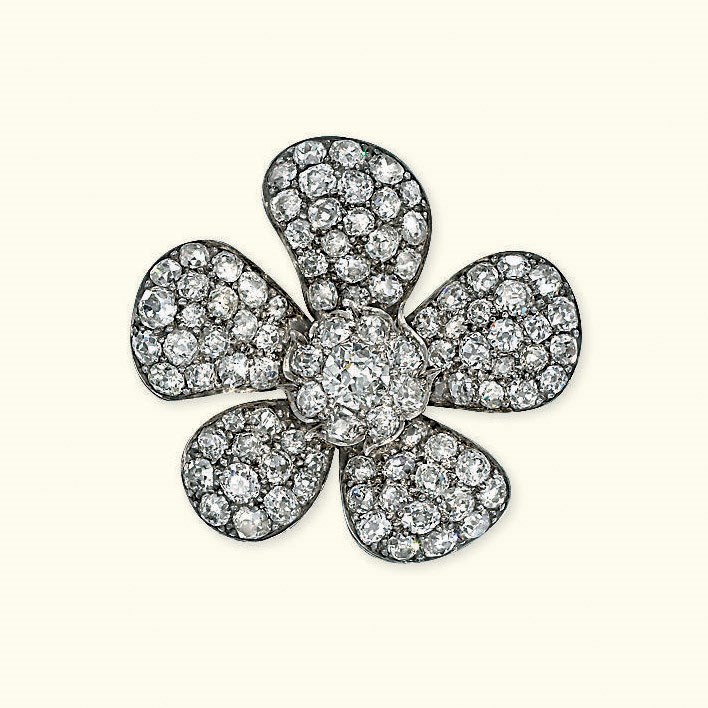 AN ANTIQUE DIAMOND BROOCH