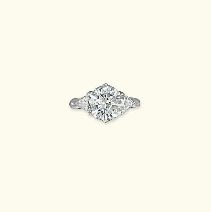 A DIAMOND SINGLE-STONE RING