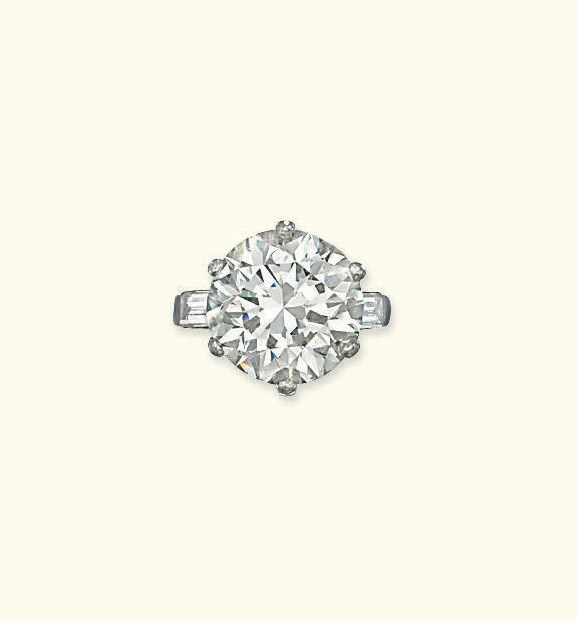 A DIAMOND SINGLE-STONE RING