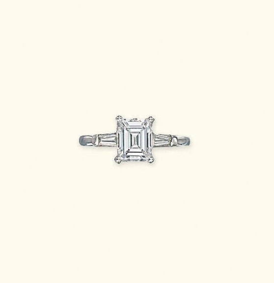 A DIAMOND SINGLE-STONE RING