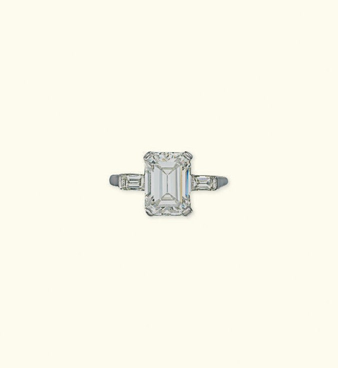 A DIAMOND SINGLE-STONE RING