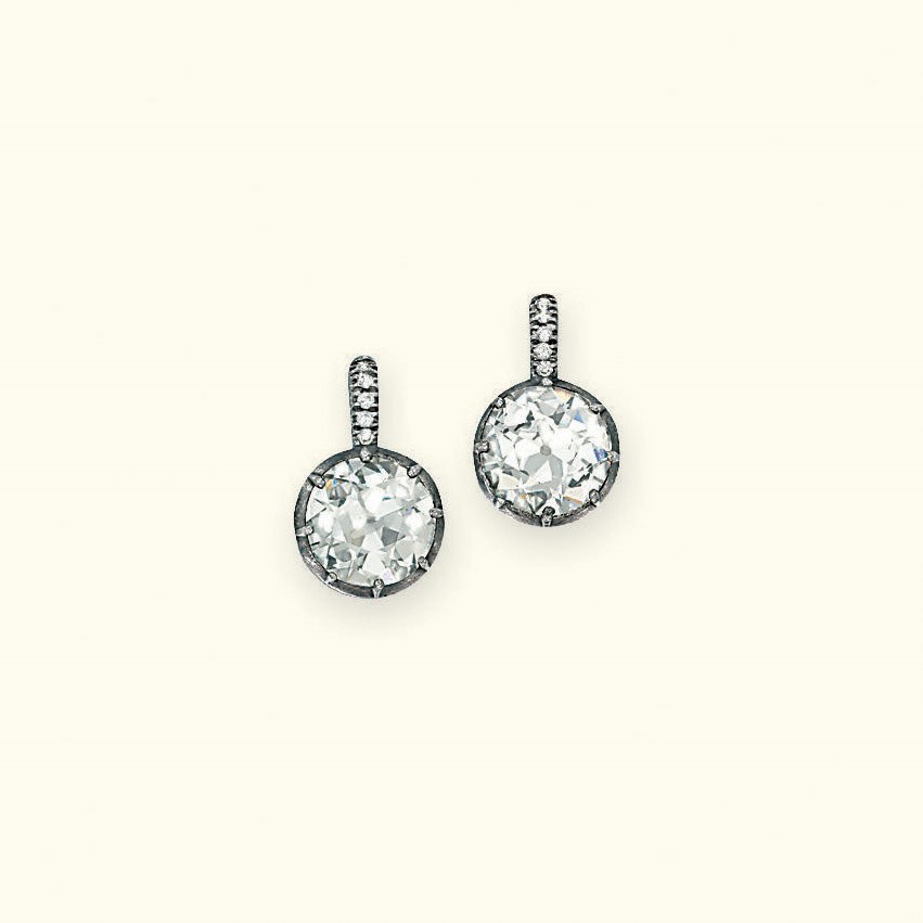 A PAIR OF ANTIQUE DIAMOND EAR PENDANTS