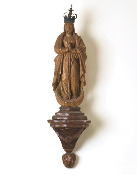 FIGURE EN CHENE SCULPTE REPRESENTANT L'IMMACULEE CONCEPTION