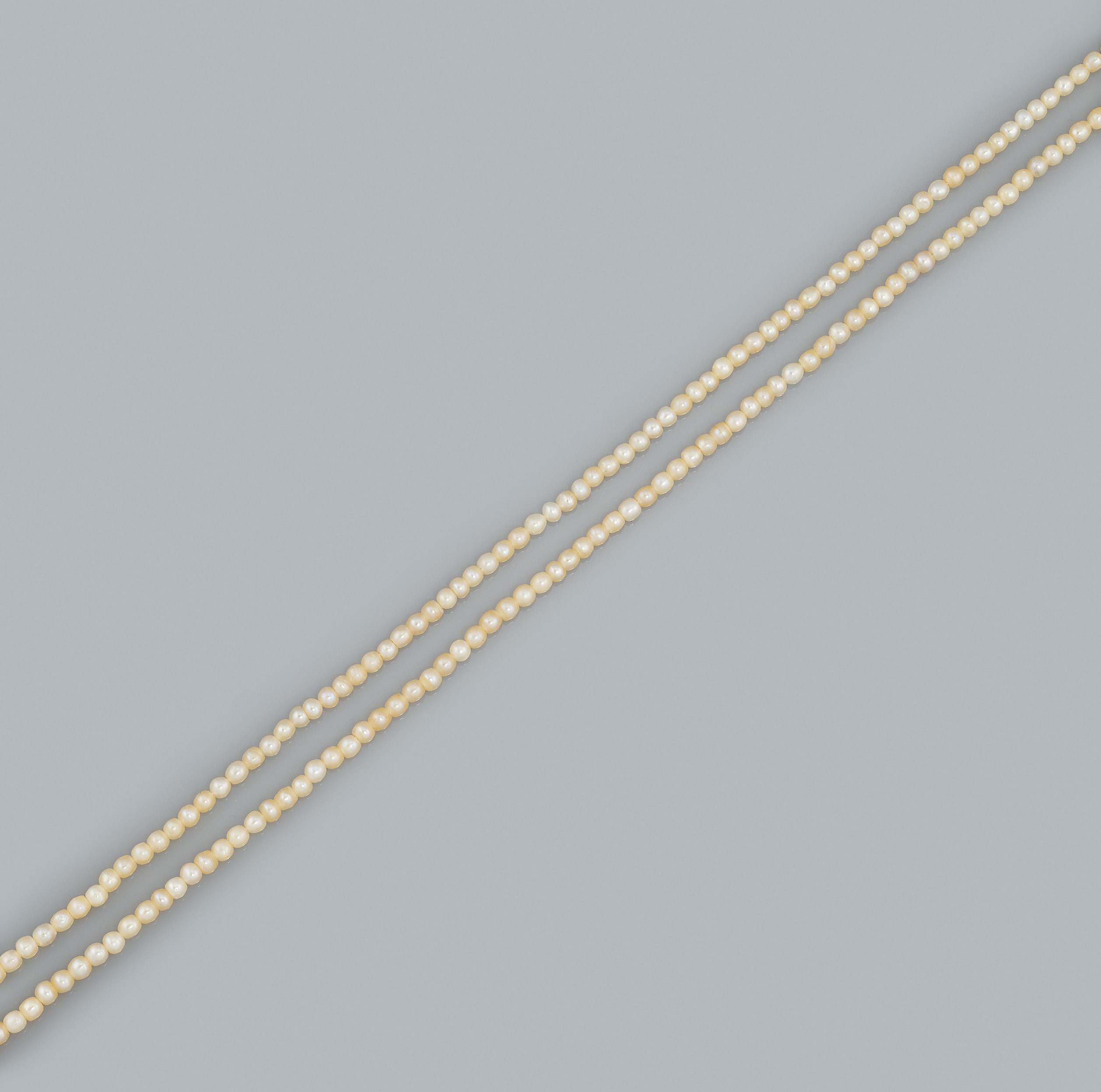 A natural pearl necklace