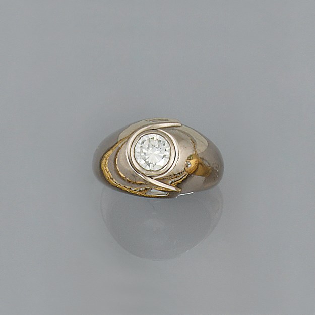 A diamond single stone ring