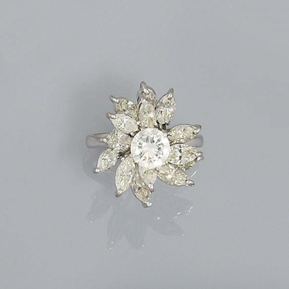 A diamond cluster ring