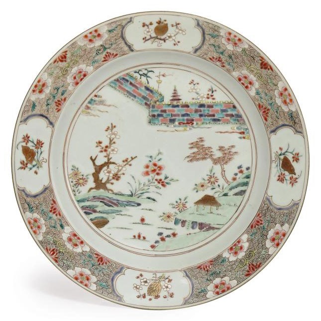 A CHINESE EXPORT FAMILLE ROSE CIRCULAR DISH