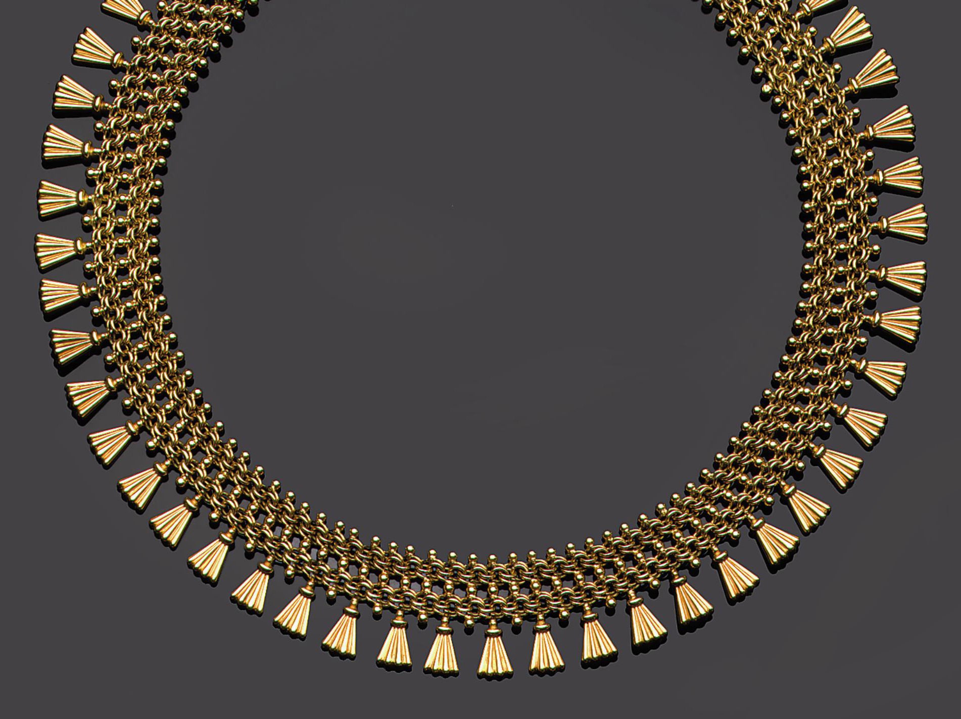 A GOLD NECKLACE