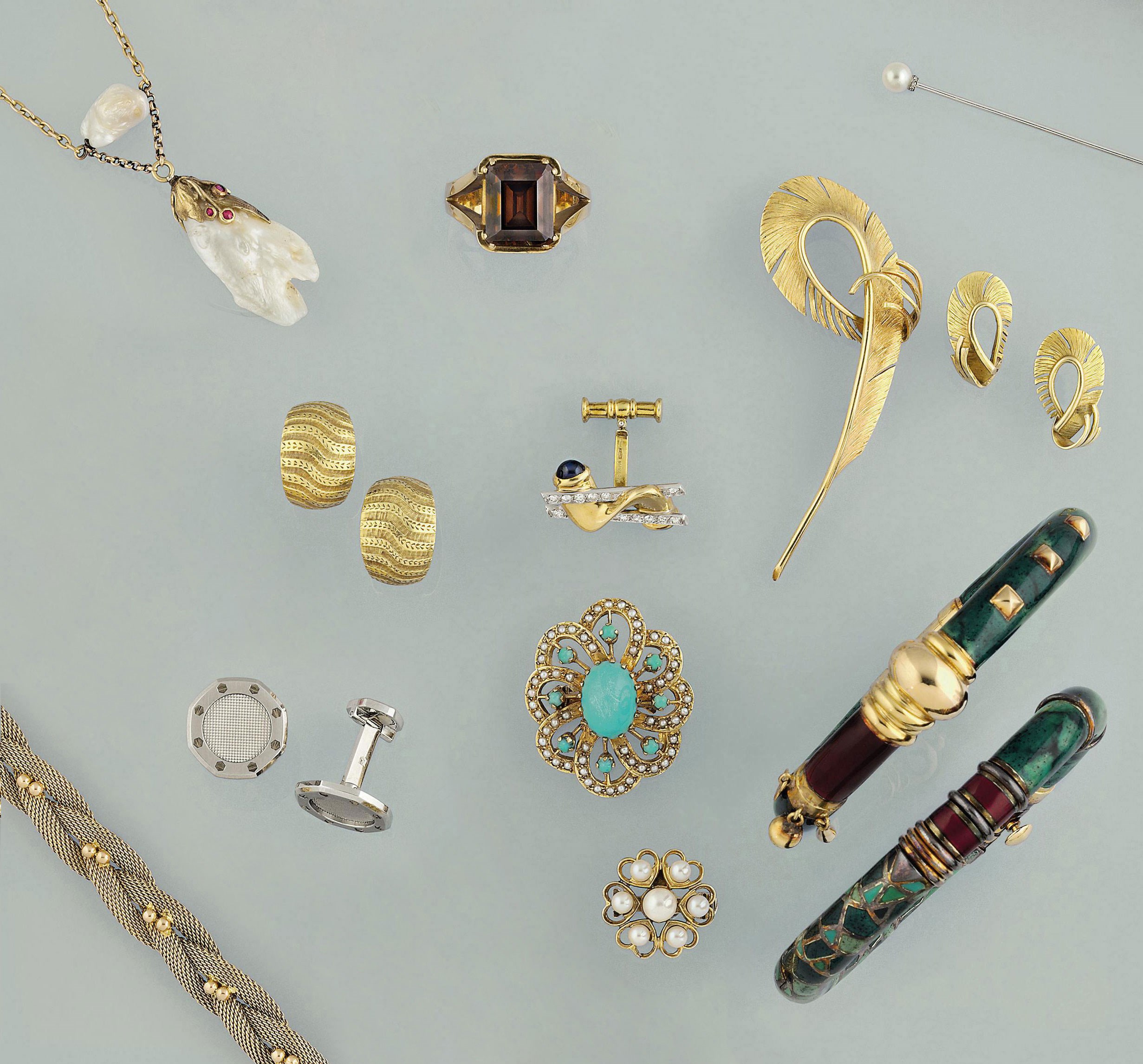 A collection of jewellery