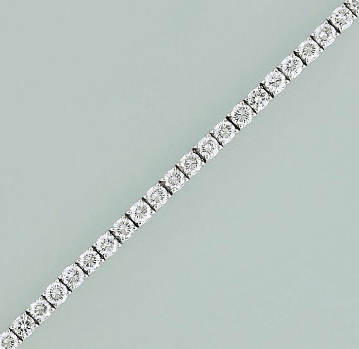 A diamond flexible bracelet