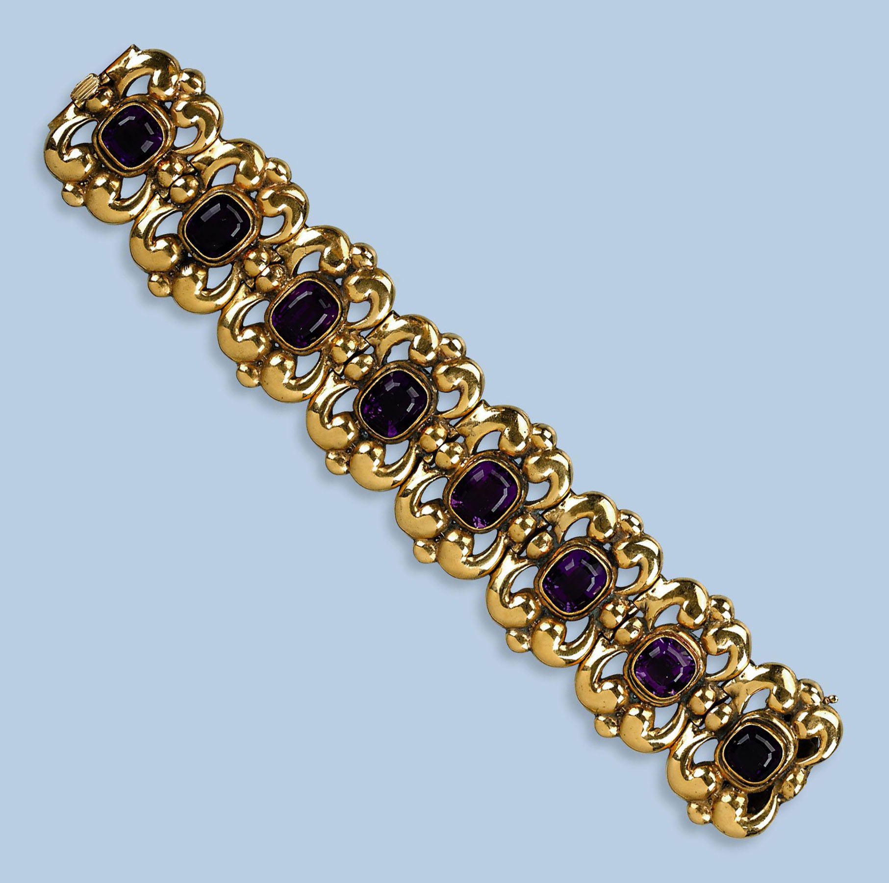 AN AMETHYST BRACELET