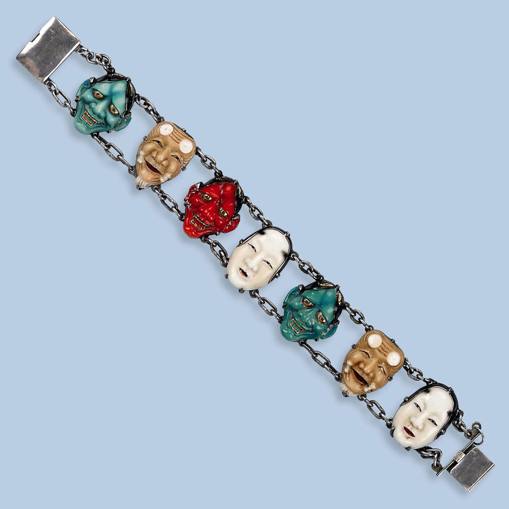 AN AMUSING SILVER BRACELET
