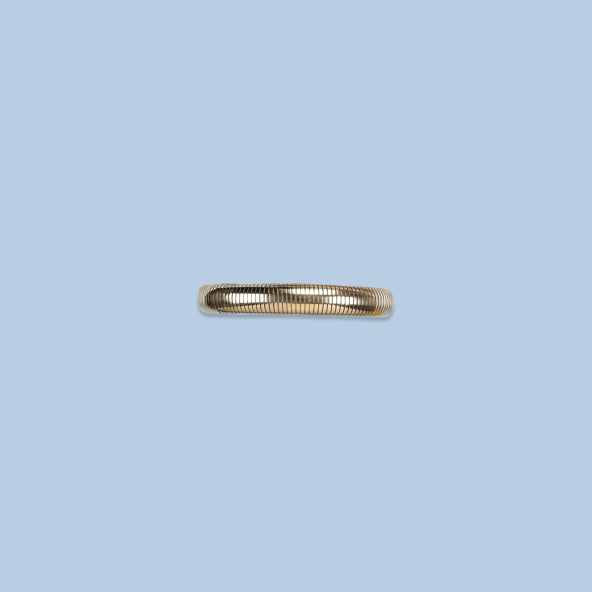 A RETRO GOLD BRACELET