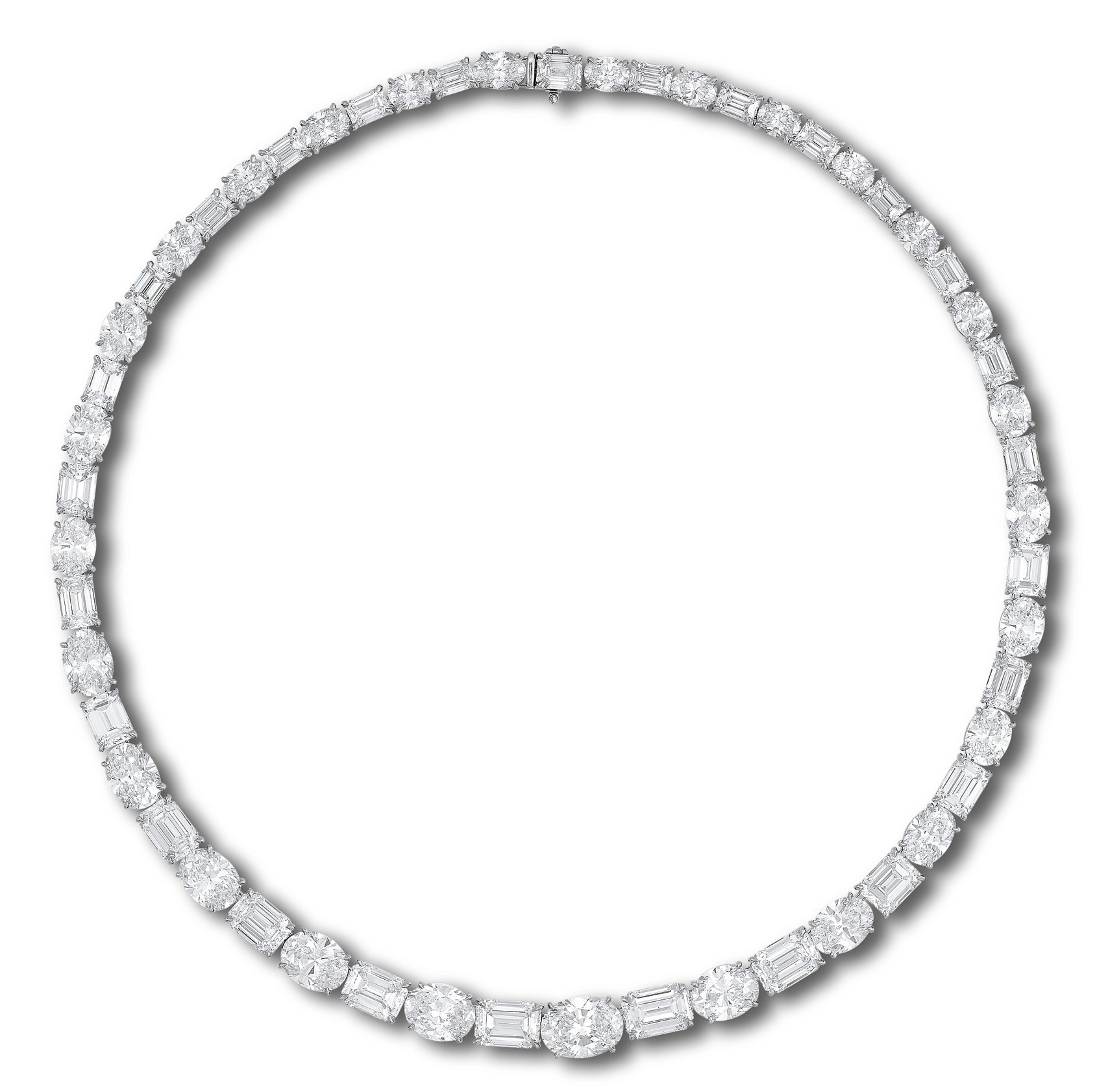 A DELICATE DIAMOND NECKLACE