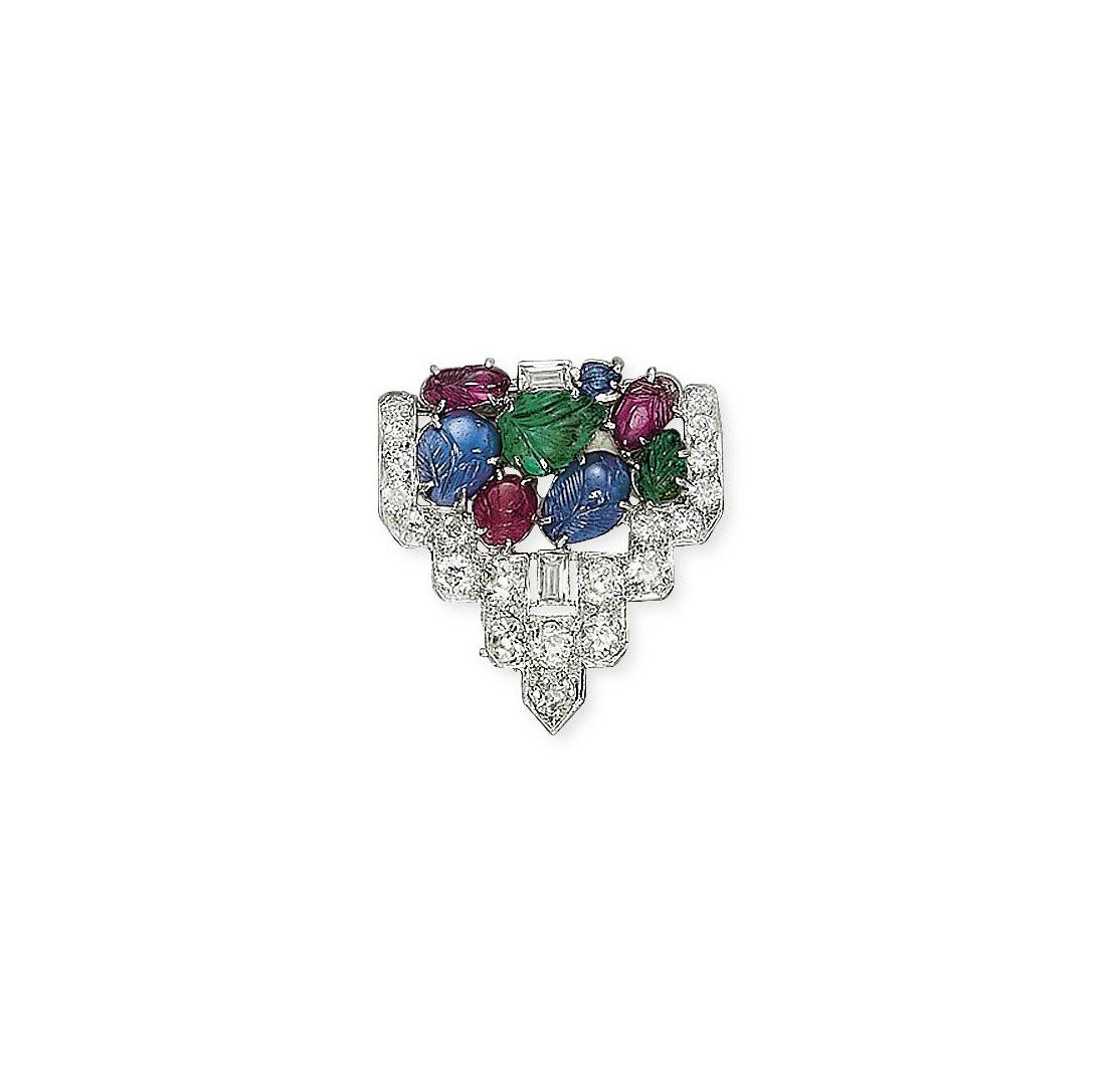 A MULTI-GEM BROOCH