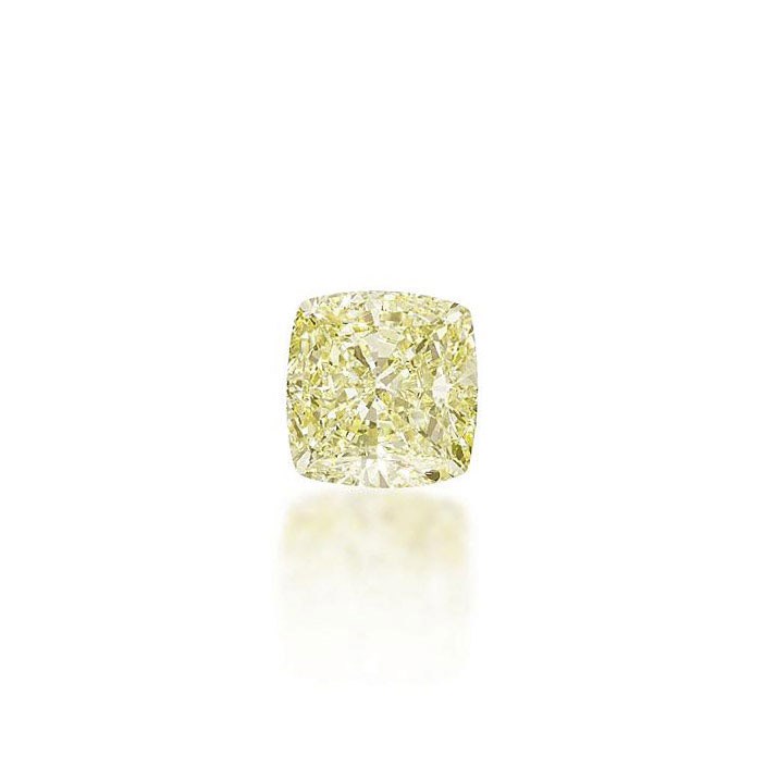 AN UNMOUNTED COLOURED DIAMOND