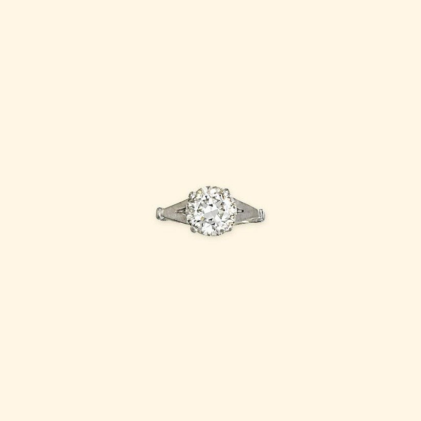 A SINGLE-STONE DIAMOND RING