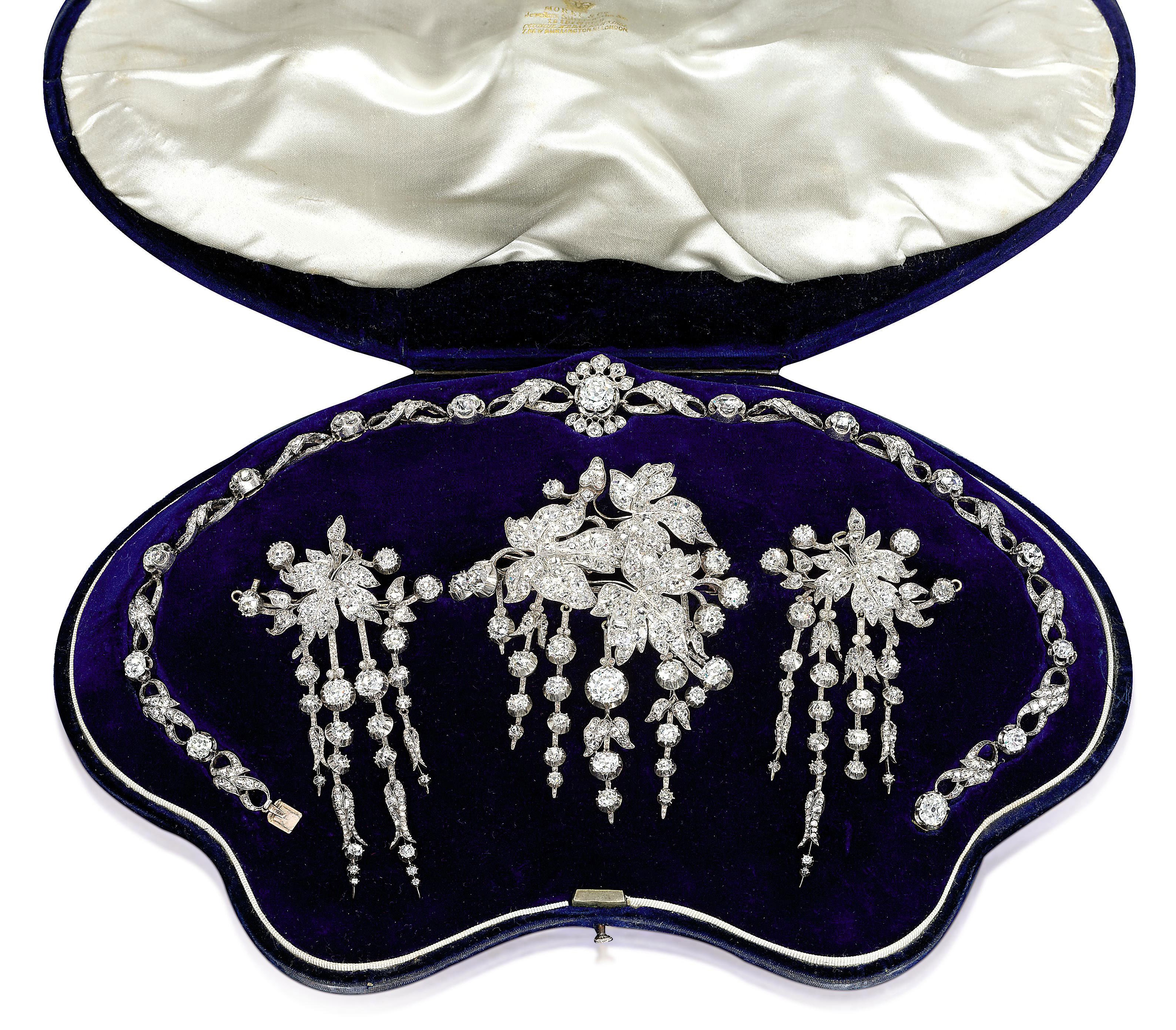 AN ANTIQUE DIAMOND PARURE