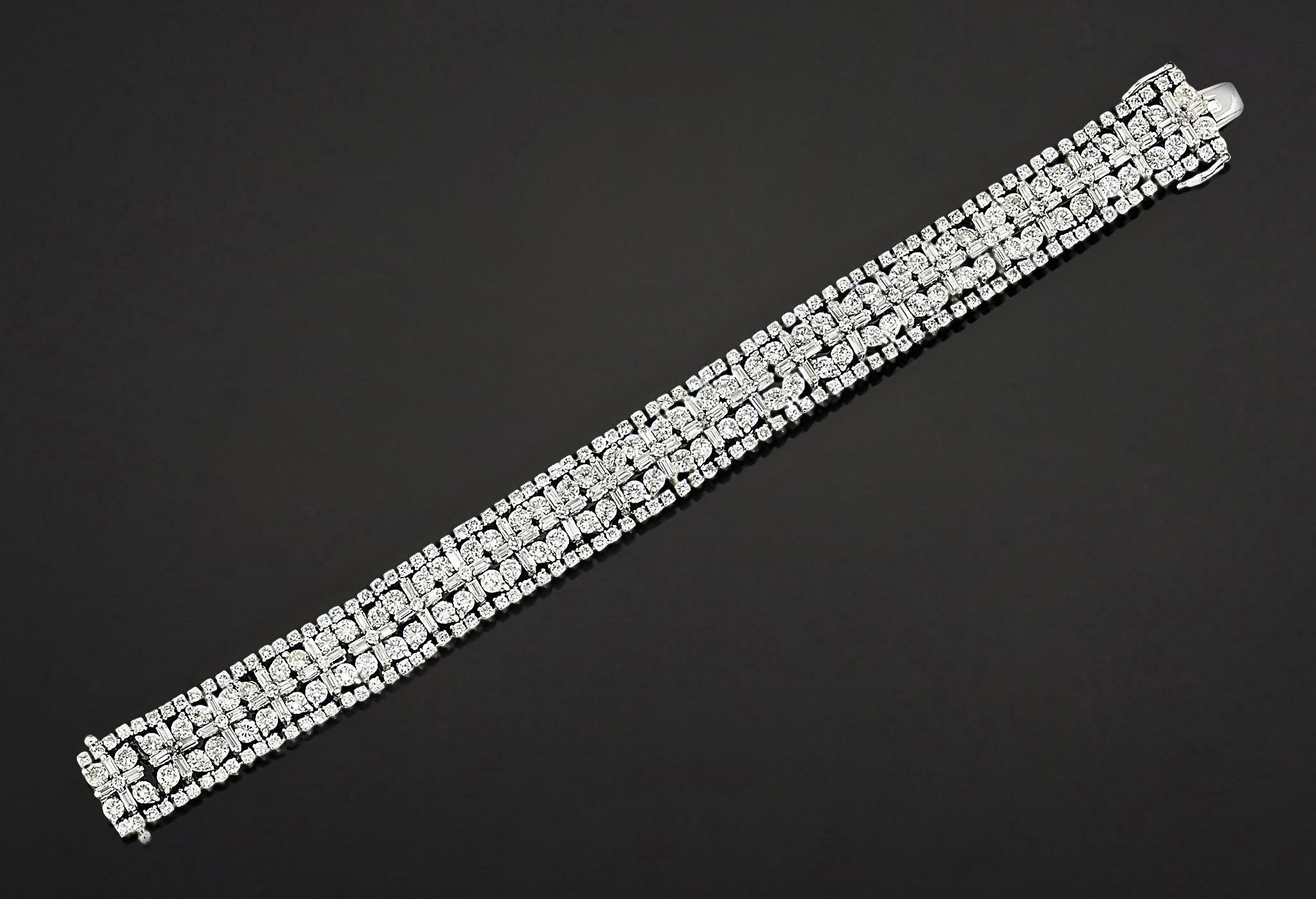 A diamond flexible bracelet