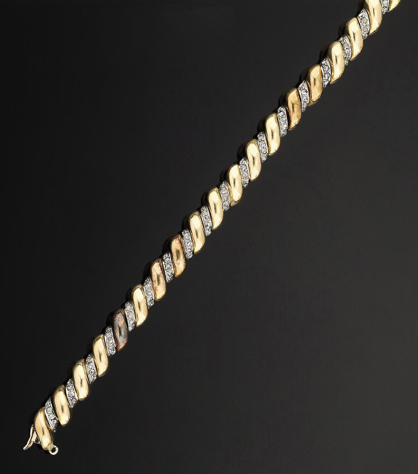 A diamond flexible bracelet