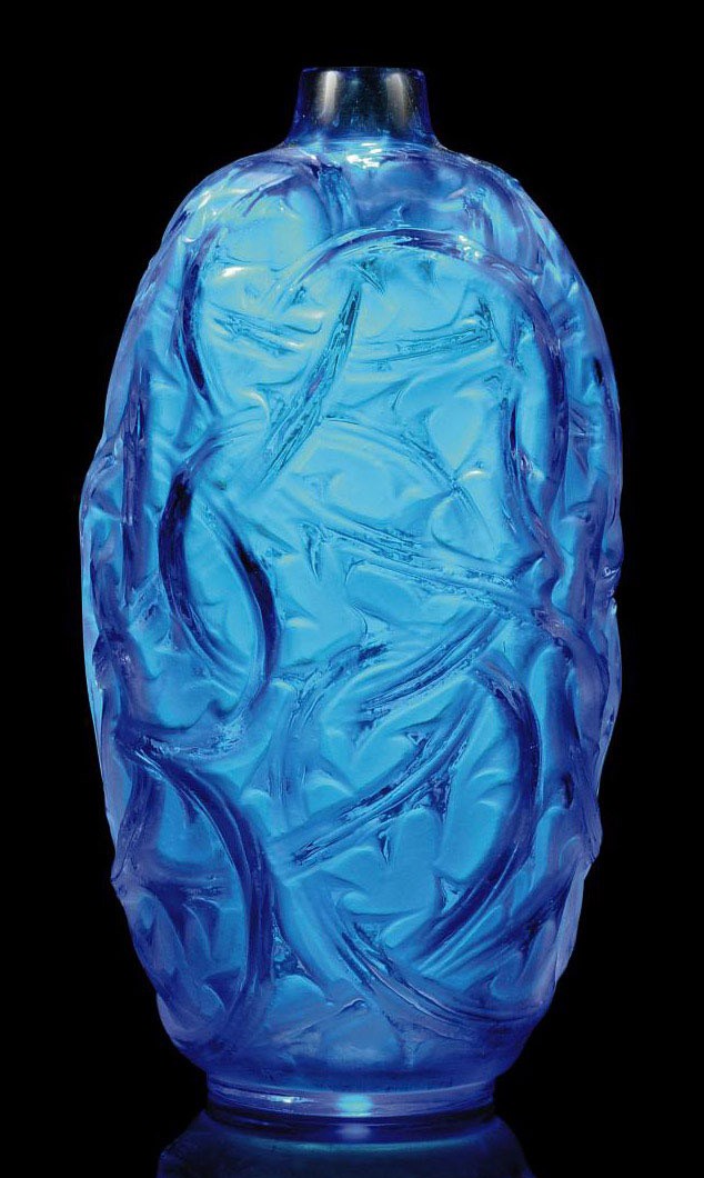 RONCES VASE, NO. 946