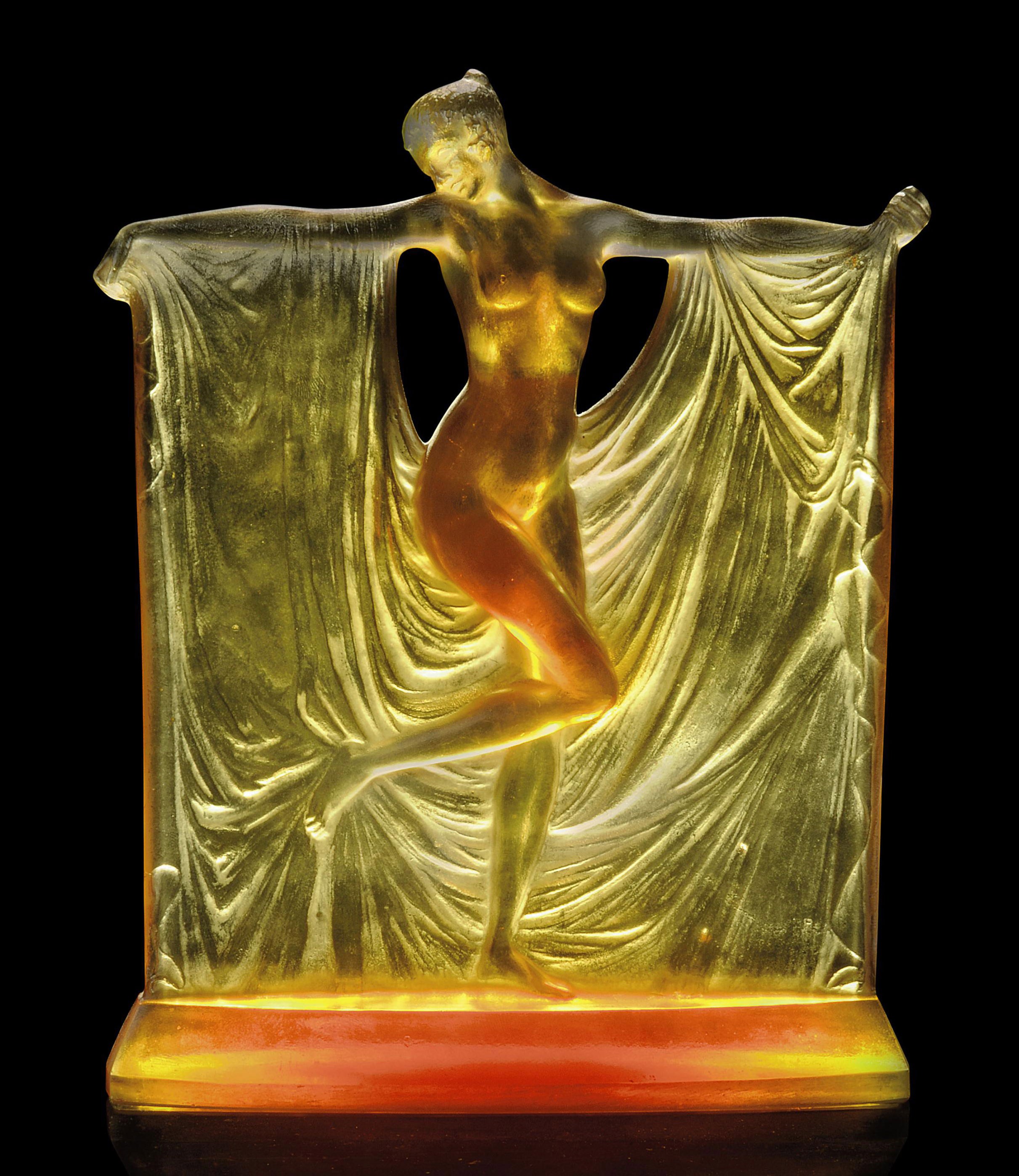 SUZANNE STATUETTE, NO. 833
