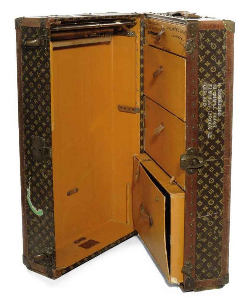 A WARDROBE TRUNK IN MONOGRAM CANVAS