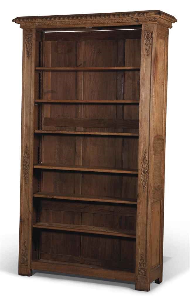ELEMENT DE BOISERIE FORMANT BIBLIOTHEQUE DE STYLE REGENCE
