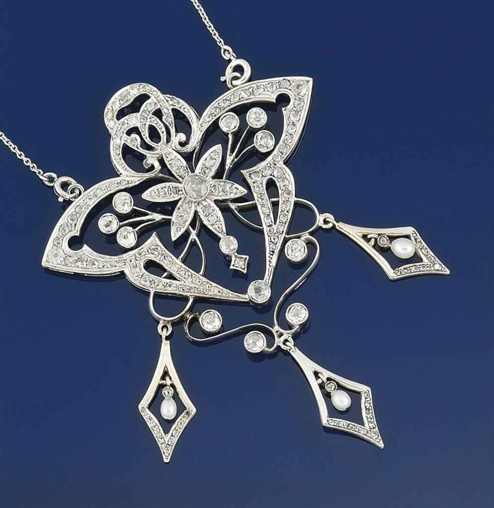 A diamond panel necklace